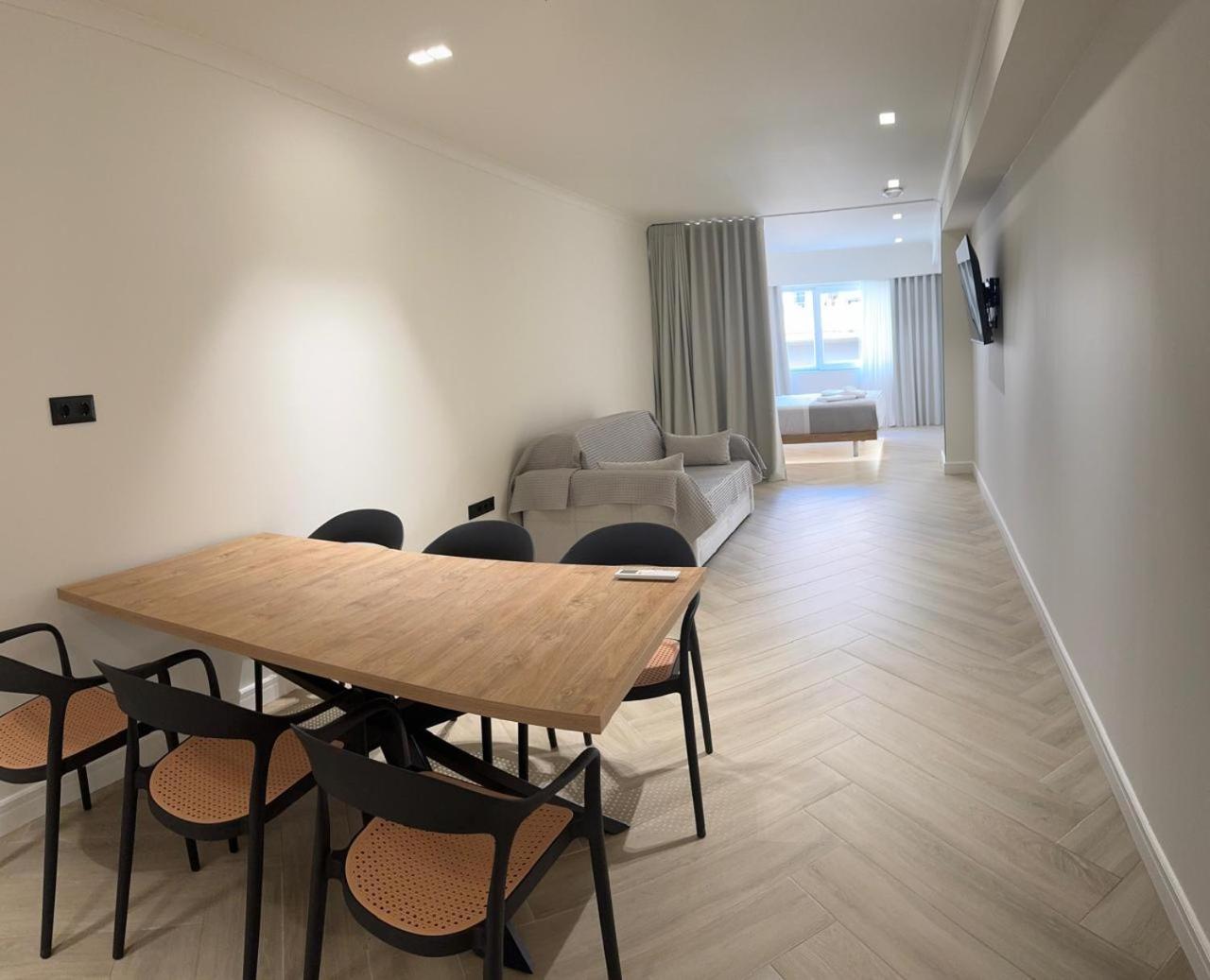 Triple A - Near Ermou Shopping Street - Family Hospitality - Free Parking! Aparthotel Athens Exterior photo